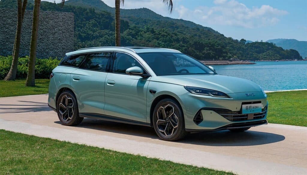 BYD Seal 6 DM-i Touring: arriva in Europa la familiare ibrida plug-in con più di 1.000 km di autonomia