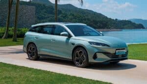 BYD Seal 6 DM-i Touring: arriva in Europa la familiare ibrida plug-in con più di 1.000 km di autonomia