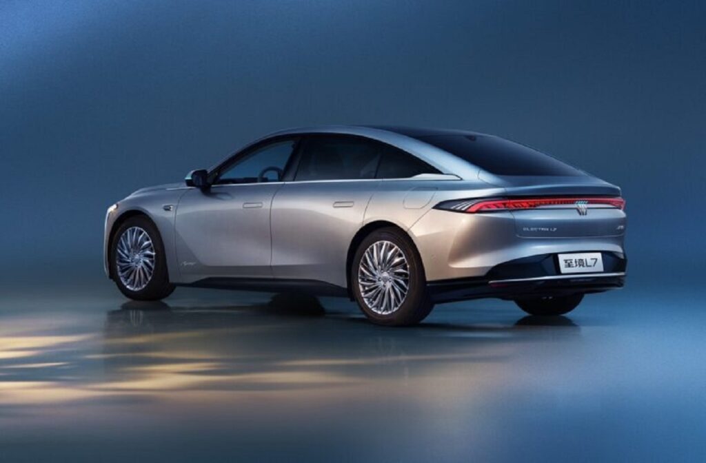 Buick Electra L7 REEV svelata in Cina: autonomia di 1.400 km e 0-100 in 5,9 secondi