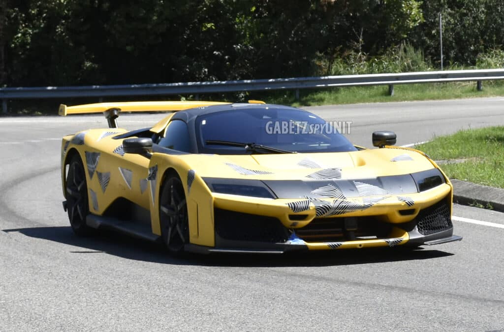 Ferrari F80: nuovi avvistamenti per l’hypercar da 1.200 CV con alettone attivo [FOTO SPIA]