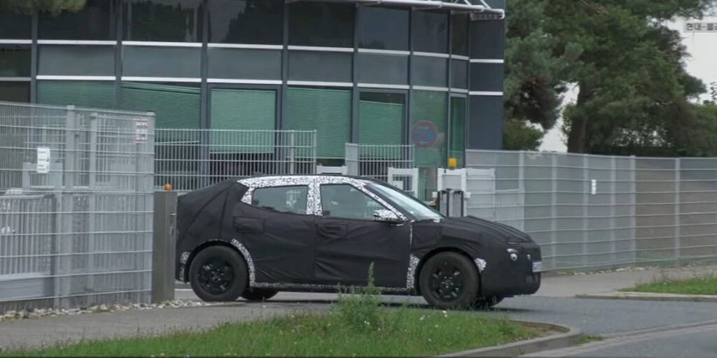 Hyundai Ioniq 2: nuovo avvistamento per il prototipo a meno di un mese dal debutto [VIDEO SPIA]