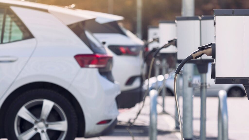 Incentivi auto elettriche 2025: non saranno per tutti