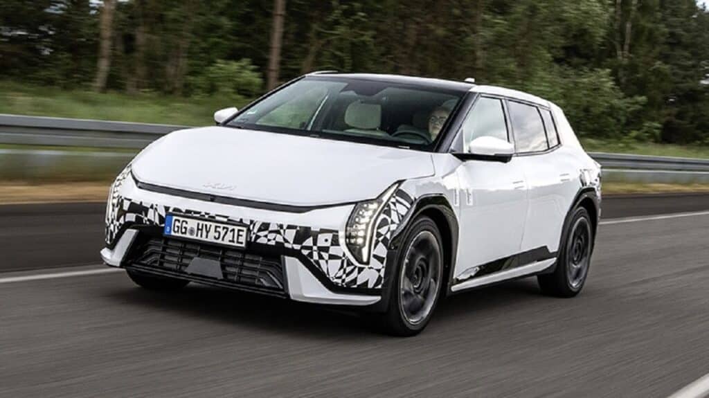 Kia EV4: la nuova elettrica compatta ridefinisce sicurezza e comfort