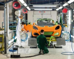 Lotus taglia 550 posti nel Regno Unito