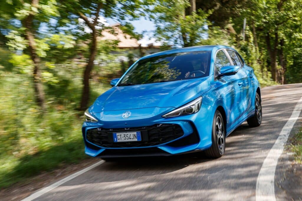 MG 3 Hybrid 2025: prezzo, foto, dimensioni, allestimenti
