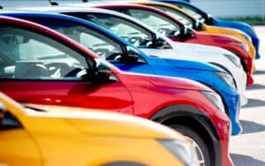 Mercato auto: in leggero calo le immatricolazioni di vetture acquistate da privati con partita Iva