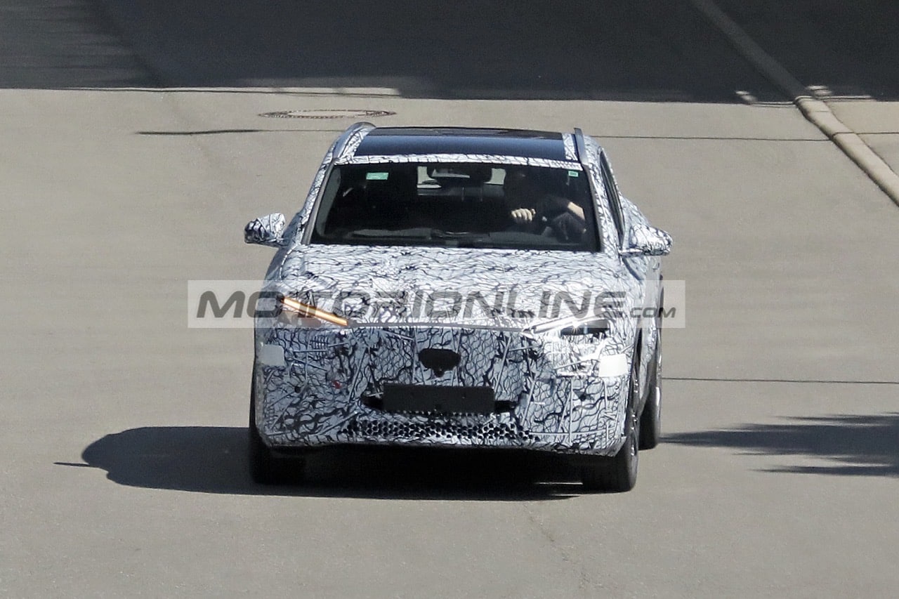 Mercedes GLA 2027: la nuova generazione cambia tutto [FOTO SPIA]