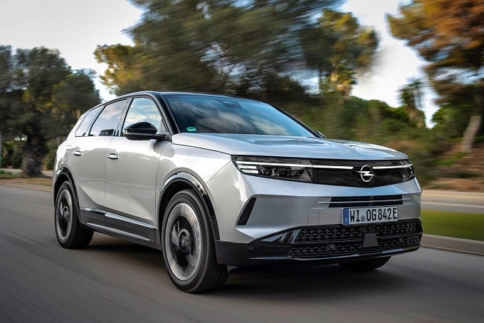Opel, Florian Huettl: “Grandland Plug-in Hybrid e Astra Sports Tourer Hybrid campioni di efficienza reale”