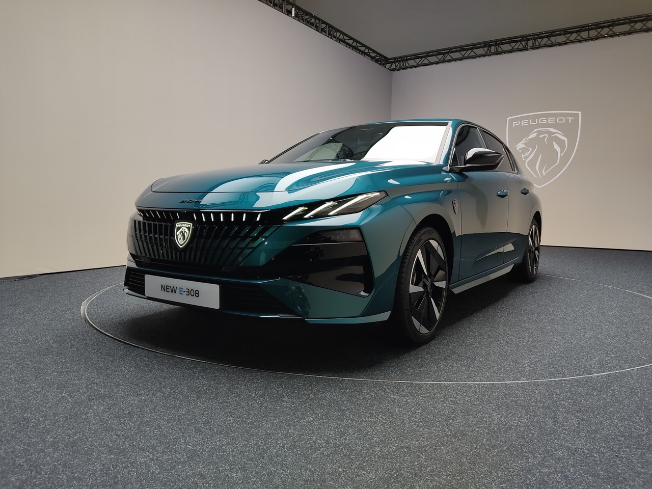 Peugeot 308 2025: ecco il restyling, arriverà in autunno [FOTO e VIDEO]