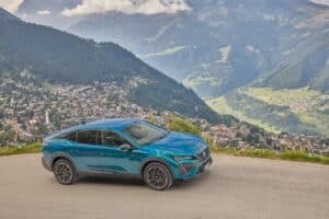Peugeot E-408 protagonista tra le vette esclusive di Verbier