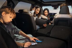 Andare in vacanza con l’auto elettrica: ecco cosa ne pensano i francesi secondo Peugeot