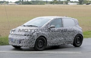 Nuova Renault Twingo elettrica 2026: le prime FOTO SPIA