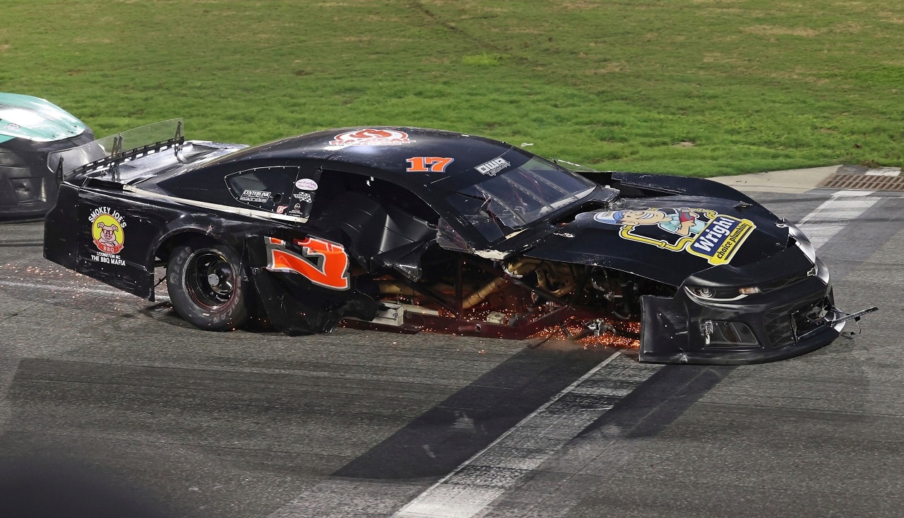 Tragedia nel mondo delle corse americane: ha un infarto in gara e va a muro