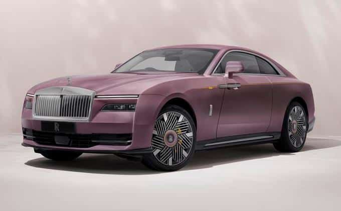 Rolls-Royce Spectre Inspired by Primavera: serie speciale tra costellazioni e motivi floreali [FOTO]