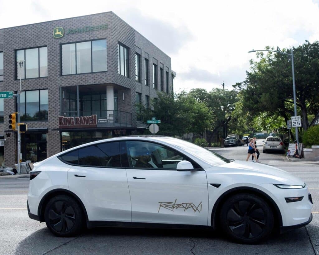 Tesla: class action degli azionisti contro Elon Musk per frode sulla guida autonoma