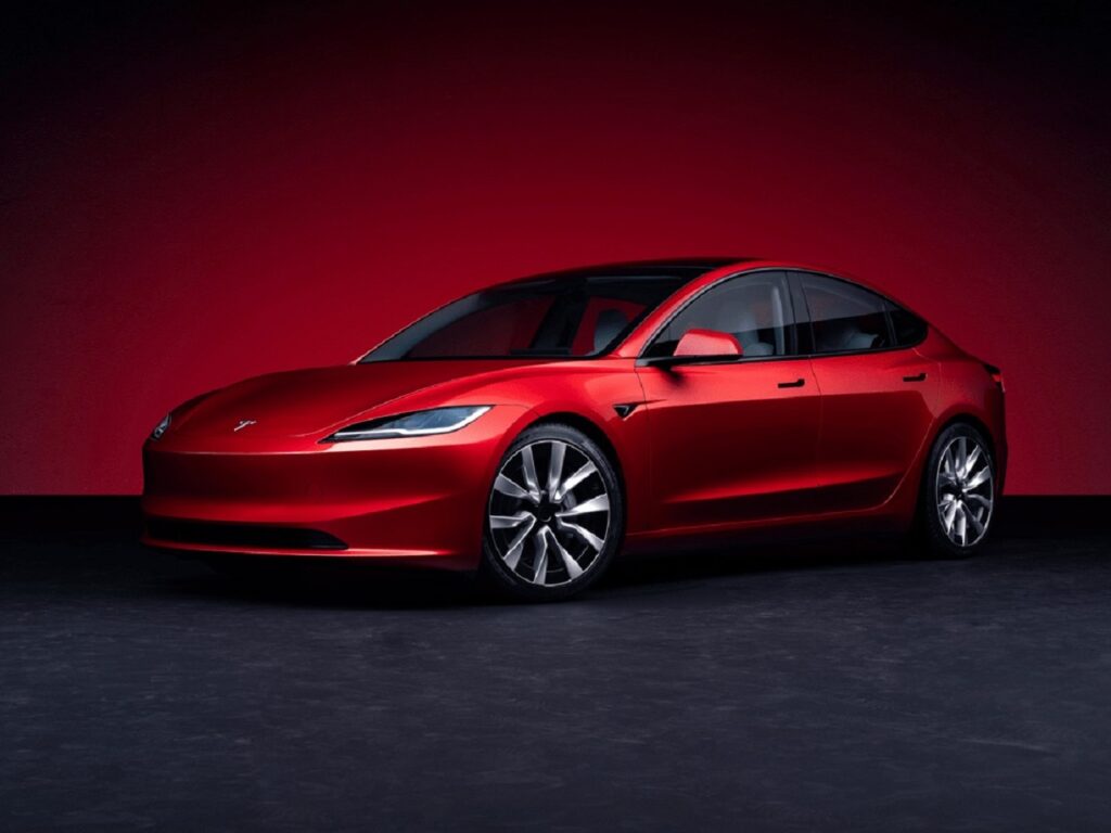 Tesla Model 3: dopo le proteste tornano gli indicatori di direzione