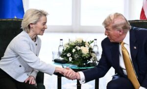 Von der Leyen difende l’accordo tra USA e UE sui dazi