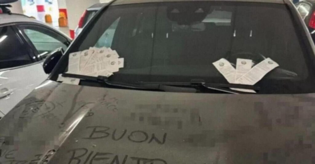 Lascia l’auto un mese nel parcheggio dell’Oriocenter: prende 20 multe