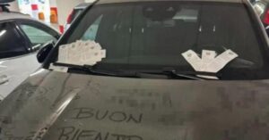 Lascia l’auto un mese nel parcheggio dell’Oriocenter: prende 20 multe