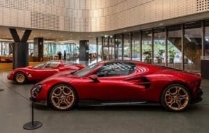 Alfa Romeo 33 Stradale incanta Torino: dalla parata al MAUTO, un omaggio alla leggenda del 1967 [FOTO]
