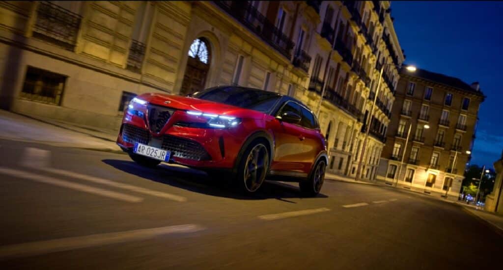 Alfa Romeo protagonista nel weekend del Salone di Torino con Junior ibrida e 33 Stradale