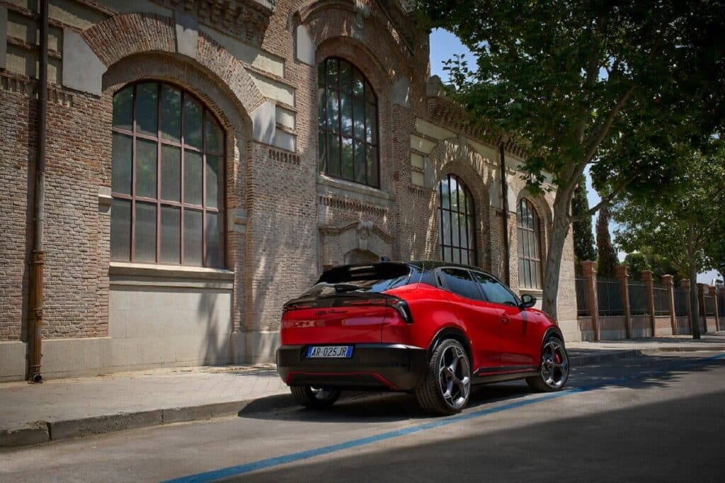 Alfa Romeo protagonista nel weekend del Salone di Torino con Junior ibrida e 33 Stradale