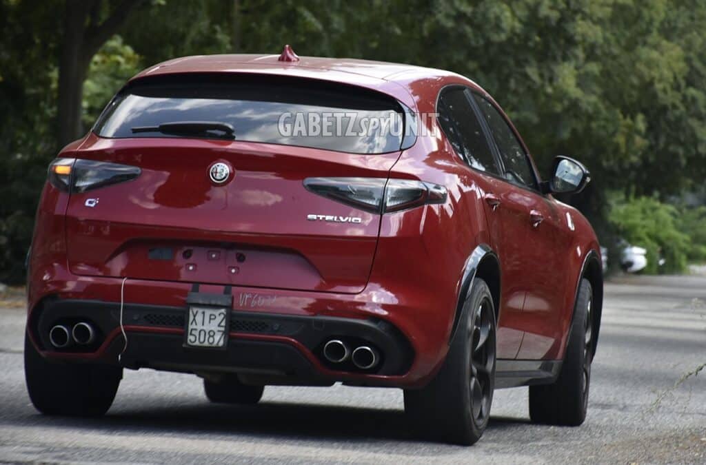 Alfa Romeo Stelvio: primo avvistamento per la versione "Luna Rossa"? [FOTO SPIA]