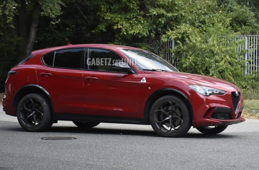 Alfa Romeo Stelvio: primo avvistamento per la versione “Luna Rossa”? [FOTO SPIA]