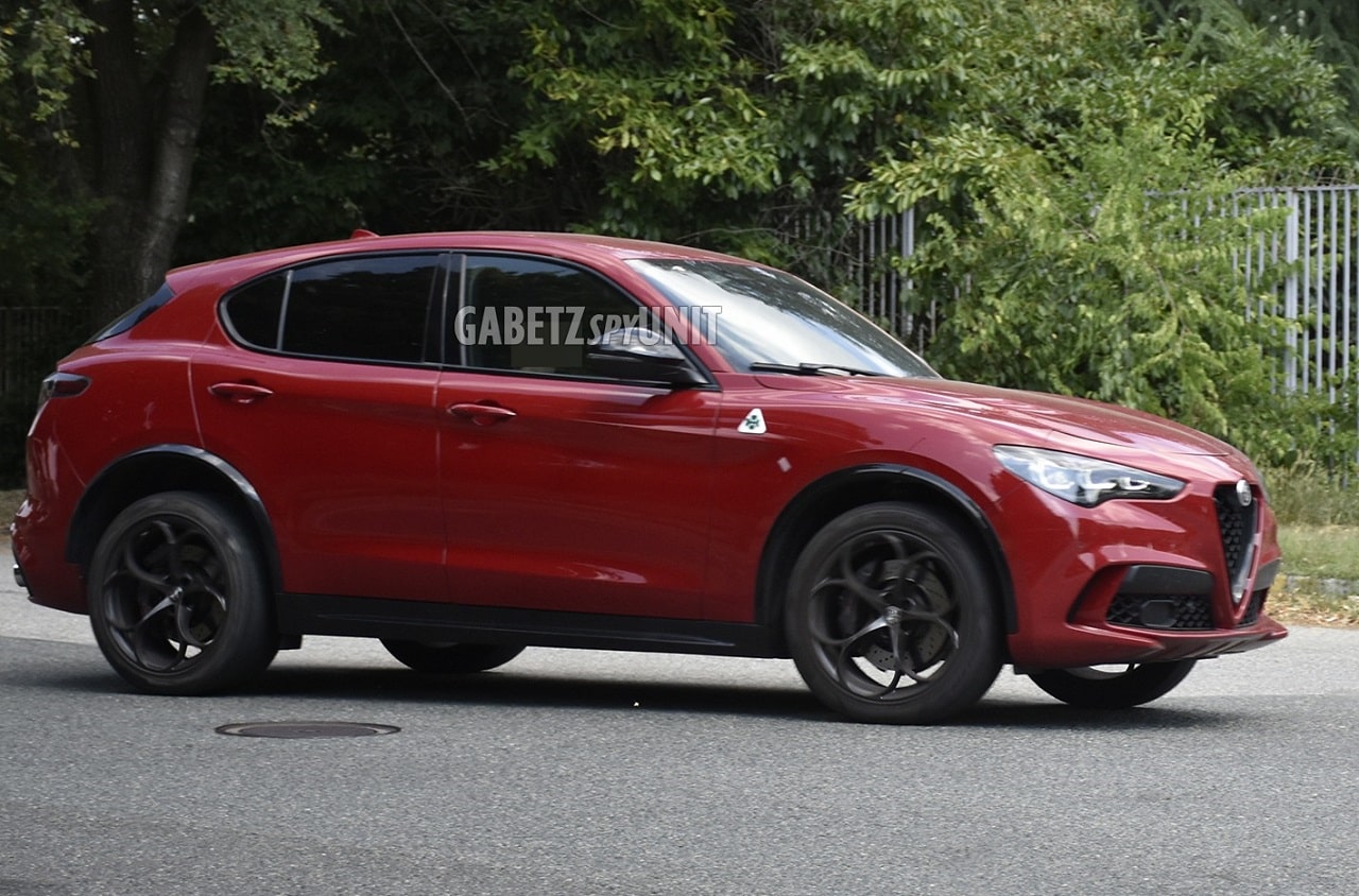 Alfa Romeo Stelvio: primo avvistamento per la versione “Luna Rossa”? [FOTO SPIA]