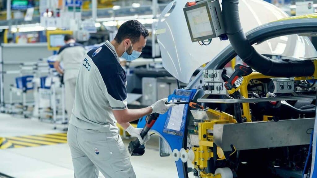 PwC: con la crisi dell’auto in Italia a rischio 77 mila posti di lavoro