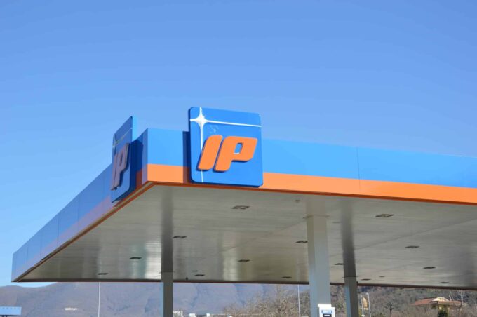 Il gruppo petrolifero italiano IP passa alla società azera Socar: c’è l’accordo di vendita
