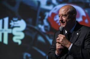 Imparato (Stellantis): “Obiettivi Ue su emissioni auto non raggiungibili”
