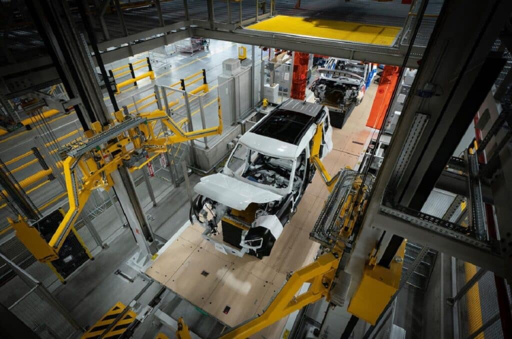 JLR: prestito da 1,5 miliardi del governo inglese dopo il blackout produttivo causato da un cyberattacco