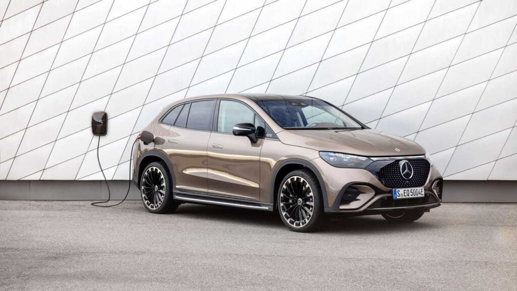Mercedes-Benz EQE: la produzione terminerà nel 2026