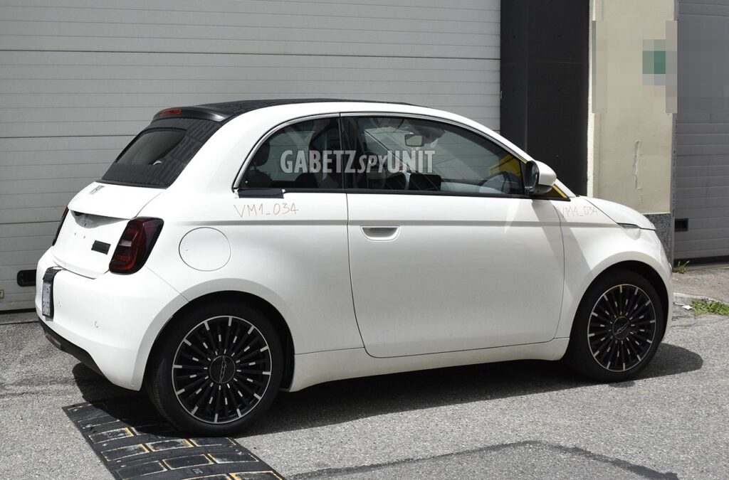 Nuova Fiat 500 ibrida: avvistata in strada anche la versione cabrio