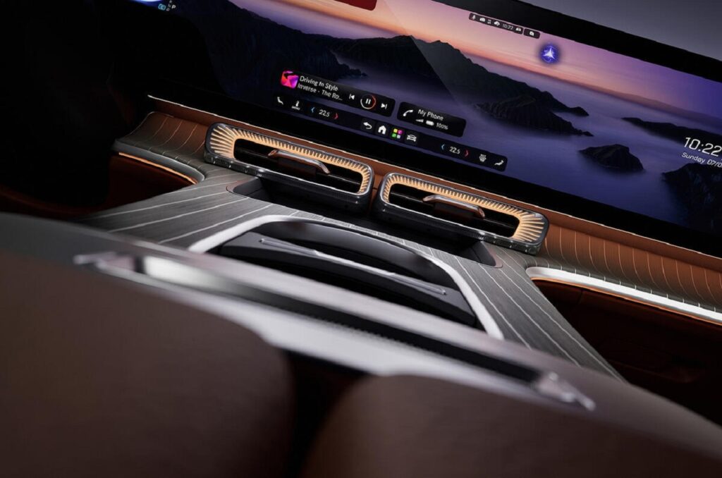 Nuova Mercedes-Benz GLC elettrica: primo sguardo agli interni