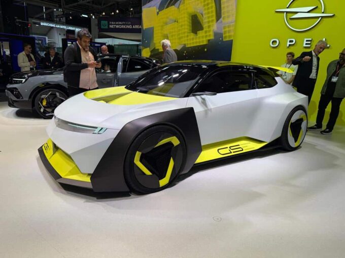 Opel Corsa GSE Vision Gran Turismo: primo sguardo al futuro sportivo del Fulmine [FOTO LIVE]