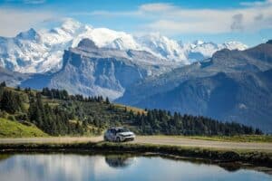 Opel Corsa Rally Electric sulle Alpi per il Rally del Monte Bianco