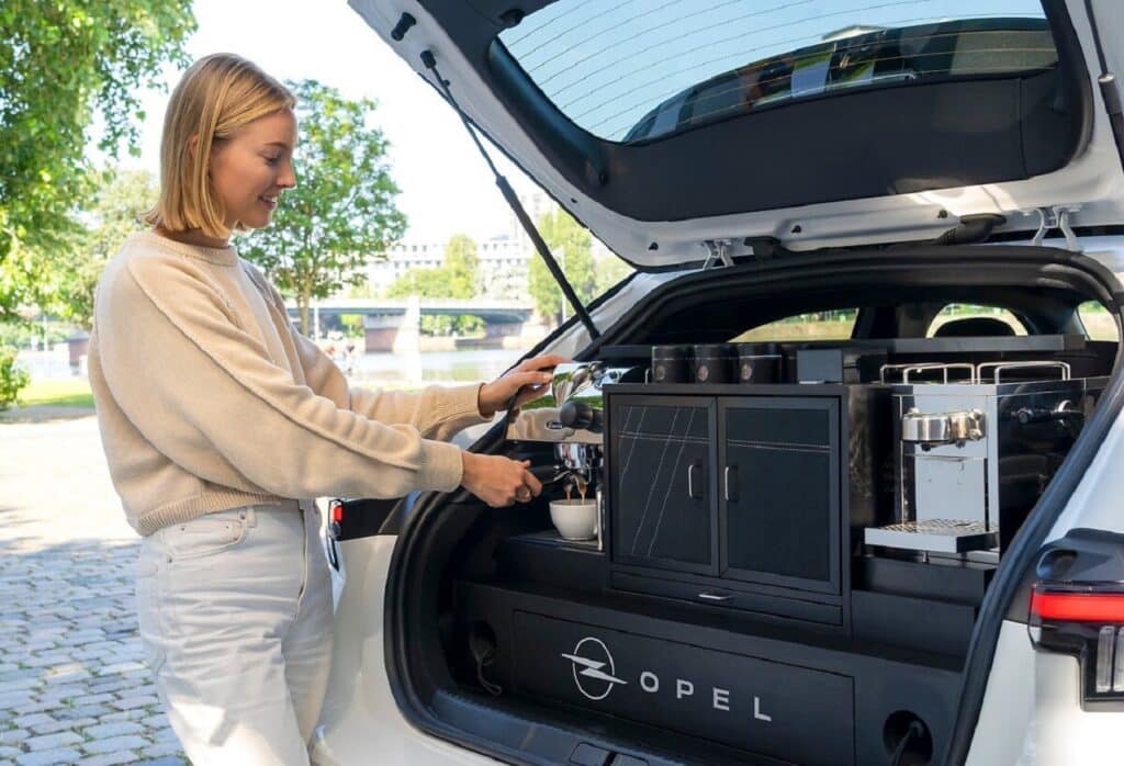 Opel Mokka Electric “Coffee”: ecco la variante unica dedicata agli amanti del caffè