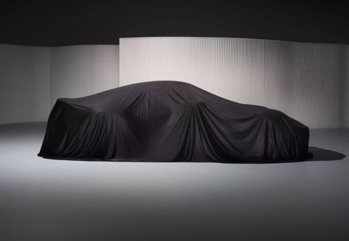 Nuova Porsche 911 Turbo: dovrebbe esserci lei sotto il telo dell’annunciata variante in arrivo [TEASER]
