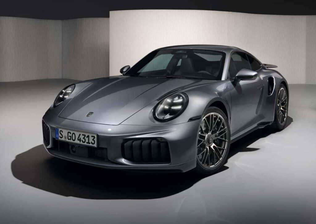 Porsche 911 Turbo S: la 911 più potente di sempre con il powertrain T-Hybrid da 711 CV [FOTO e VIDEO]