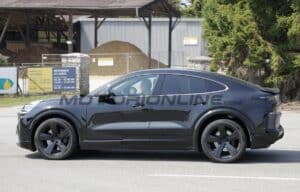 Porsche Cayenne Coupe elettrica avvistata in strada e quasi pronta al debutto [FOTO SPIA]