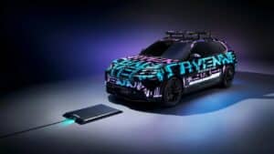Porsche Cayenne Electric sarà dotata di un pad di ricarica wireless