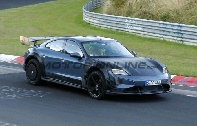 Porsche Taycan Turbo GT4 RS: potenza elettrica estrema a caccia del record al Nurburgring [FOTO SPIA]