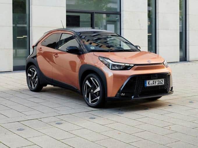 Toyota Aygo X 2025: con il restyling della city car arriva il motore ibrido [FOTO]