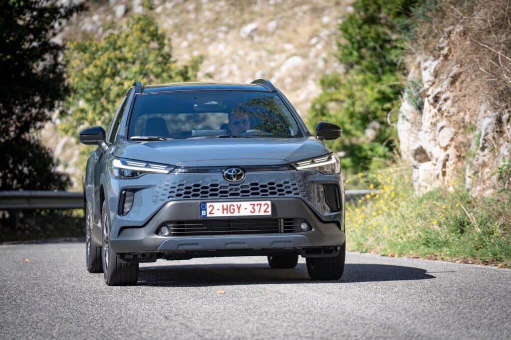 Toyota Corolla Cross 2025: ecco i prezzi, parte da 37.450 euro [FOTO]