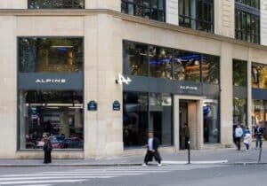Alpine prende casa a Parigi: apre l’Atelier Alpine Paris [FOTO]