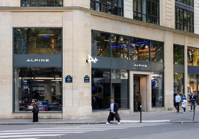 Alpine prende casa a Parigi: apre l’Atelier Alpine Paris [FOTO]