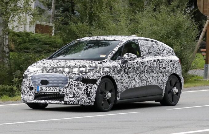 Audi A2 e-tron 2027: prime FOTO SPIA dell’inedita compatta elettrica