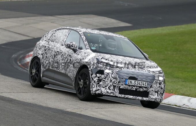 Audi A2 e-tron: primi giri al Nurburgring per la futura compatta elettrica [FOTO SPIA]